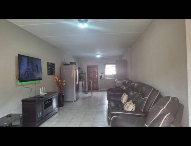 3 BEDROOM APARTMENT FOR SALE IN KLIPPOORTJE